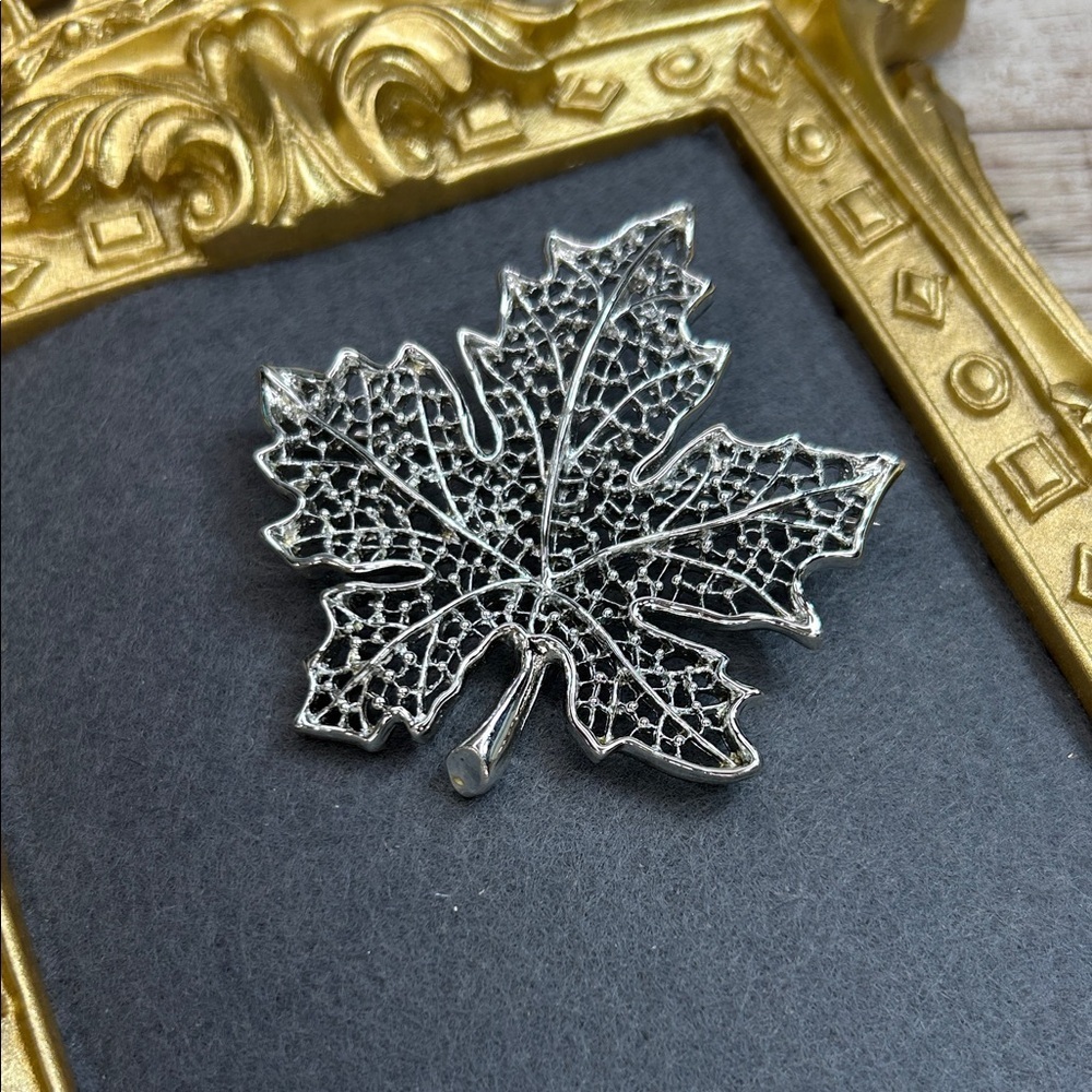 Vintage Sarah Coventry Silver Leaf Brooch